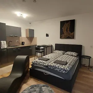N&z Apartman Close To The Downtown Apartman